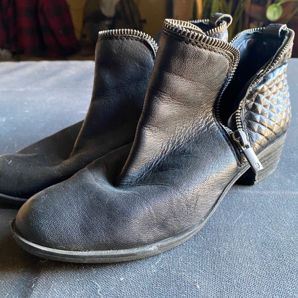 LUCKY BRAND ANKLE BOOTIES